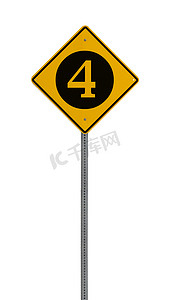 孤立的黄色驾驶警告标志四