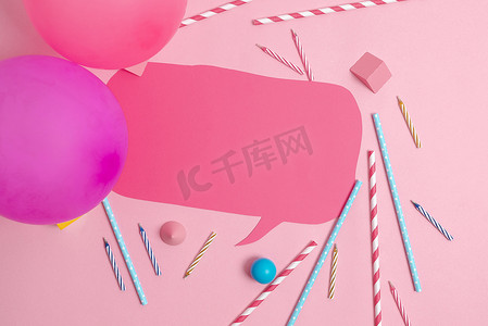 色彩缤纷的派对请柬设计明亮的庆典策划理念新的华丽装饰气球五彩纸屑蜡烛庆祝节日设计派对需要