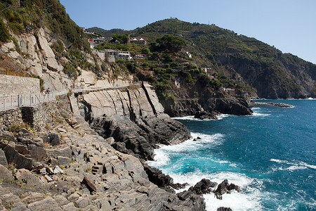 悬崖路摄影照片_“五渔村——爱情之路。意大利利古里亚。”