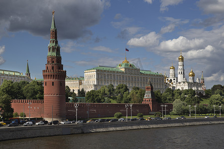 莫斯科、俄罗斯、河流和克里姆林宫的夜景