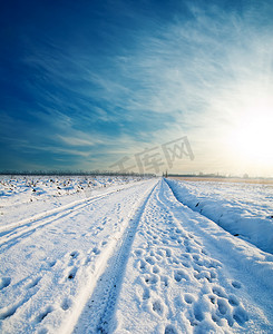 雪下的乡村公路