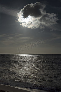 海洋球池摄影照片_黑暗的海洋