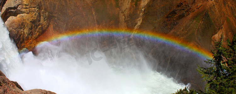 下瀑布的彩虹 - 黄石公园