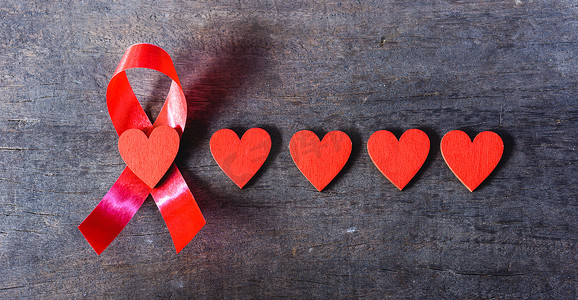 “红丝带支持艾滋病毒、艾滋病和红心”