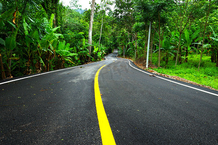 蜿蜒线条摄影照片_蜿蜒的道路在泰国