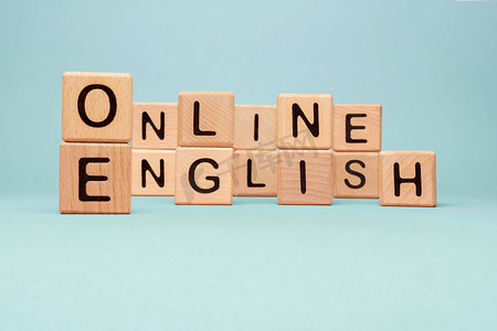 英语培训课程摄影照片_Word Online 英文字母积木玩具立方体。