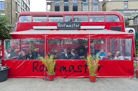 “Bricklane 市场的餐厅。伦敦，2010 年 10 月 17 日”