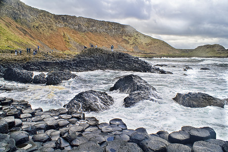 悬崖路摄影照片_北爱尔兰巨人之路的图片。
