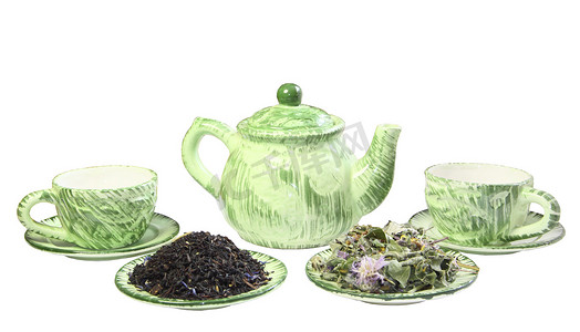 绿色茶壶摄影照片_白色背景中带杯碟和茶的绿色茶壶