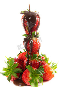 草莓塔上融化的巧克力