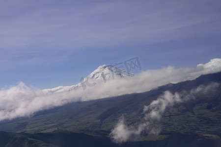 厄瓜多尔山峰的鸟瞰图