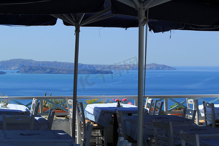 “希腊圣托里尼伊亚的露台餐厅”