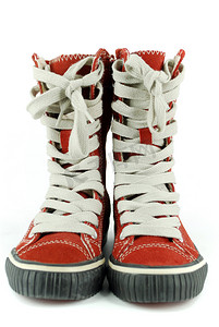 在白色的红色高运动鞋鞋子