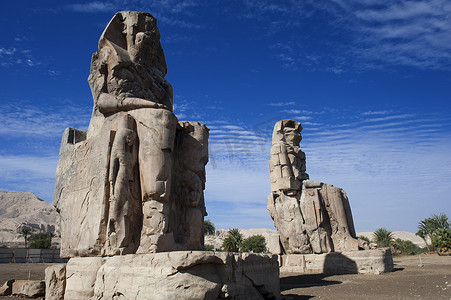 埃及门农巨像
