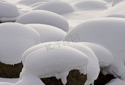 黄石公园怀俄明州冬季雪苏打小溪
