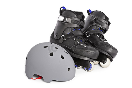 直排溜冰鞋摄影照片_激进的直排轮滑鞋和头盔的特写