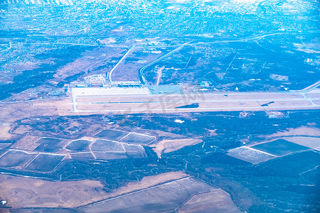 从飞机上俯瞰阿尔乔姆市郊。