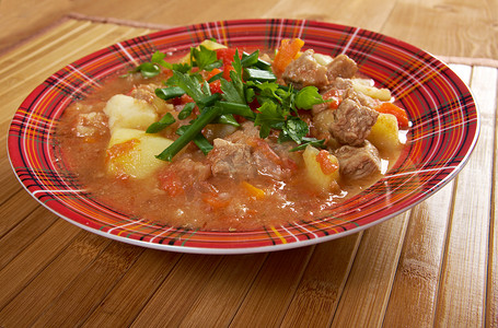 番茄牛肉汤摄影照片_l 匈牙利热炖牛肉汤