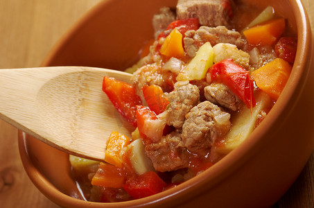 l 匈牙利热炖牛肉汤
