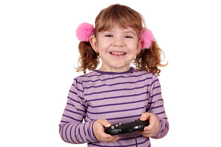 孩子电子游戏摄影照片_快乐的小女孩在白色上玩电子游戏