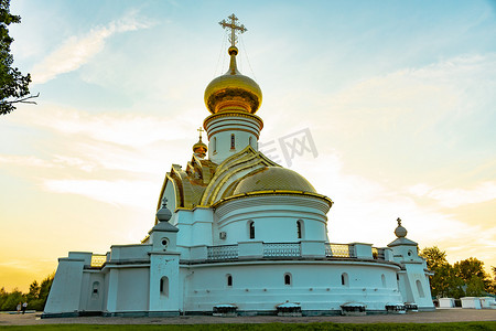 俄罗斯哈巴罗夫斯克-2018 年 8 月 27 日：萨罗夫圣六翼天使教堂