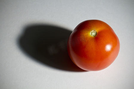 一个红番茄