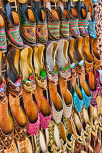 波鞋摄影照片_迪拜东部市场的女式夏季鞋