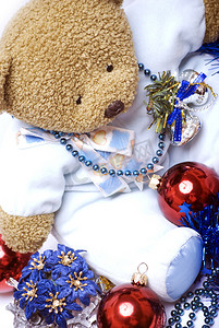 蓝色小熊摄影照片_带圣诞装饰的软熊