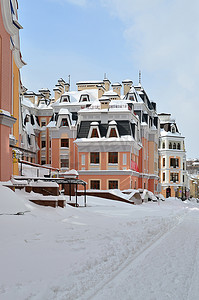 2013 年 3 月在 Podol 拍摄的基辅彩色建筑