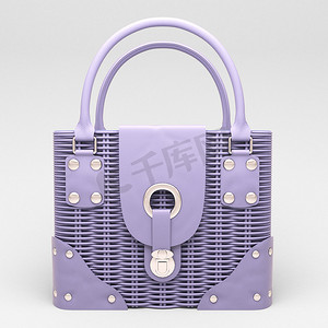 手提包妇女摄影照片_淡紫色柳条手提包