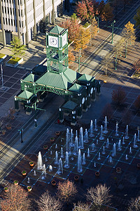 618电商孟菲斯摄影照片_电车站鸟瞰图