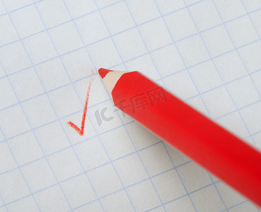 考核评分表摄影照片_写标记的红色铅笔