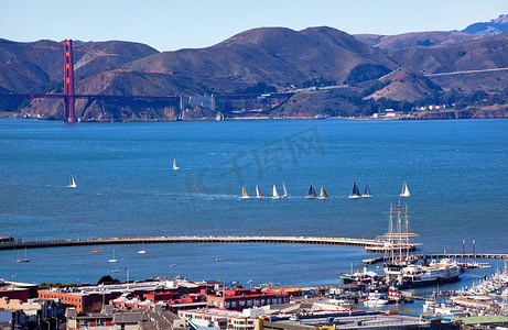渔人码头摄影照片_渔人码头金门大桥帆船旧金山 Ca