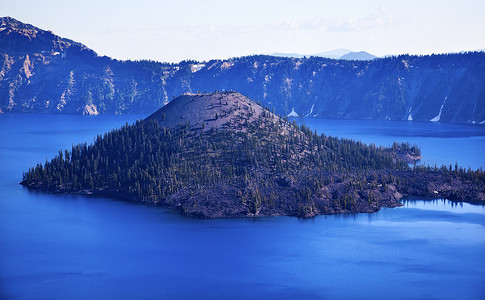 巫师摄影照片_巫师岛 Crater 湖 Blue Sky Oregon