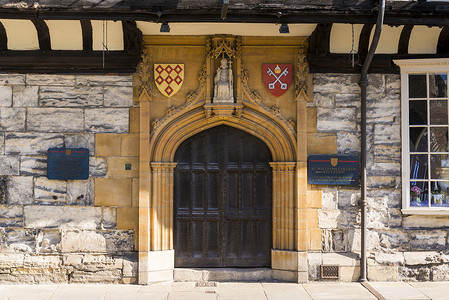 “约克，英国 - 3 月 30 日：圣威廉学院的大门，f”