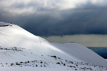 会议大气摄影照片_“埃特纳火山，被雪覆盖的西西里岛火山”