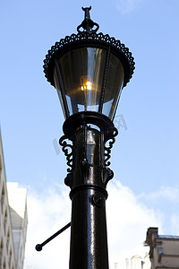 港风灯管摄影照片_伦敦的老式甲烷通风灯