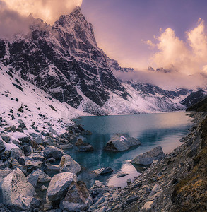 清新蓝色系摄影照片_喜马拉雅山脉的日落
