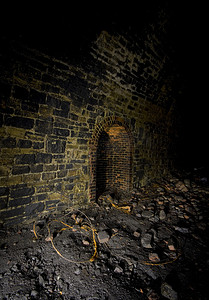 黑暗避难所铁路隧道
