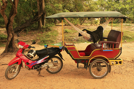 “嘟嘟车在吴哥地区，暹粒，柬埔寨”