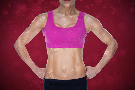 合成运动背景摄影照片_穿着粉红色运动胸罩和短裤中段的女性健美运动员的合成图像