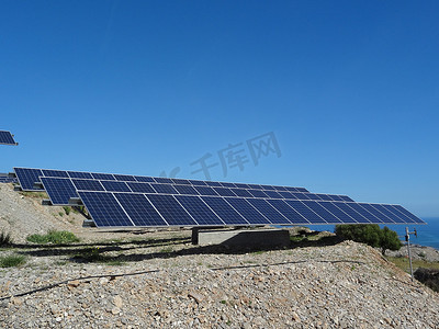 太阳能农场的光伏电池板