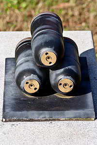绿色大炮摄影照片_内战大炮的炮弹。