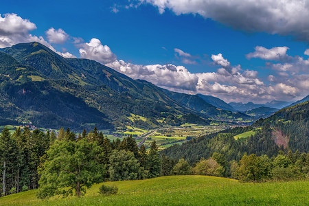 奥地利山谷的景色