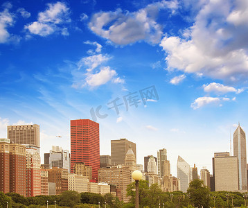 伊利奶粉摄影照片_“芝加哥，伊利诺伊州。日落时美丽的城市天际线”