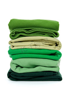 一堆绿色折叠的衣服