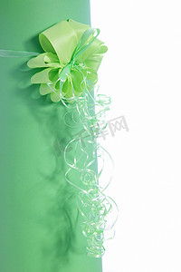 装饰绿色丝带和蝴蝶结