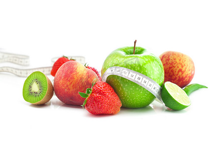 大桃子摄影照片_“大而多汁的红色成熟草莓、苹果、酸橙、桃子、奇异果和蜜饯”