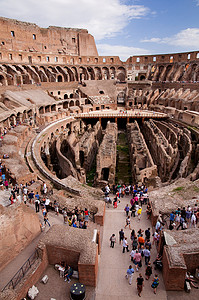 意大利 — 罗马 — 与游客的体育馆内景