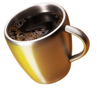 金色杯子里的咖啡